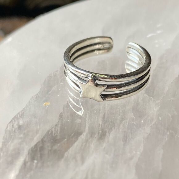 Sterling Silver Star Toe Ring Midi Ring - Picture 3 of 4